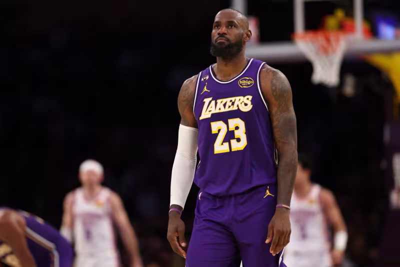 Rumores NBA: El sorprendente contrato que 2 franquicias estarían dispuestas a ofrecerle a LeBron James