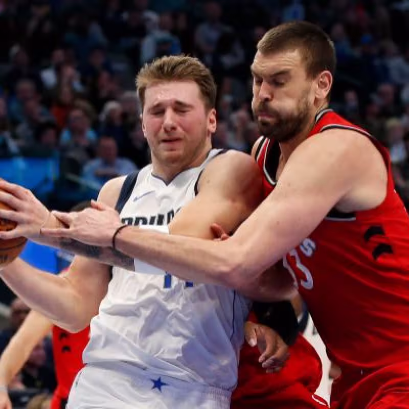 Marc Gasol y Luka Doncic | Foto: ap