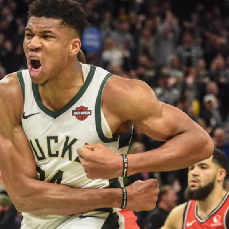 Antetokounmpo se cuela en la selecta lista de los 10.000 y sigue haciendo historia