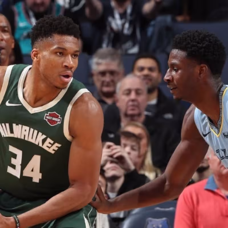 Giannis Antetokounmpo no baja el nivel y los Bucks se imponen a Memphis Grizzlies