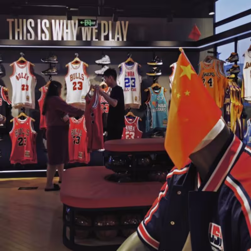 Bandera de China en una tienda NBA | Foto: getty images