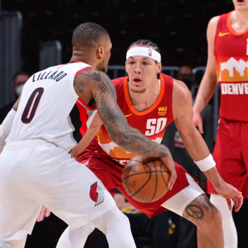 Aaron Gordon, defensa de Damian Lillard. Foto: gettyimages