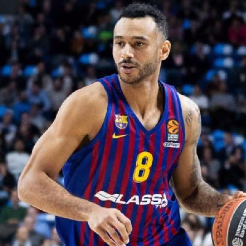 Adam Hanga sube el balón con el conjunto blaugrana "Foto: RTVE.es"