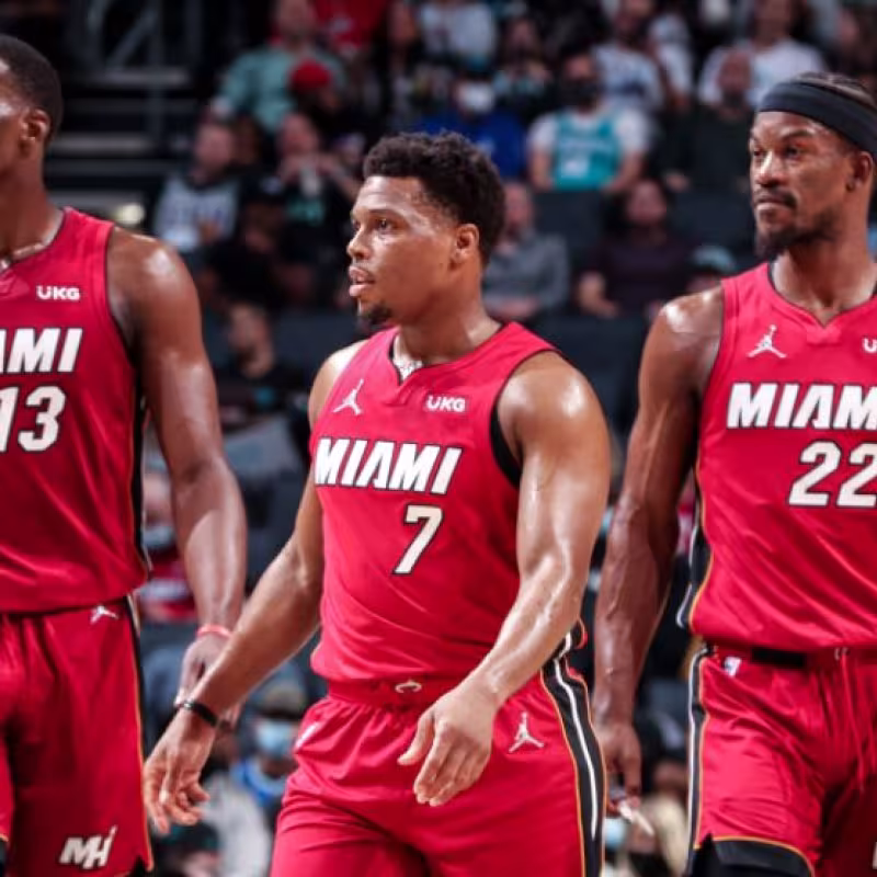 Los Heat se llevan el duelo ante los Hornets tras dos prórrogas