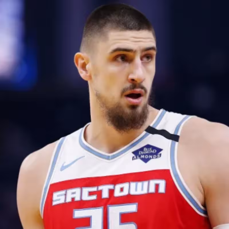 Toronto Raptors corta a Alex Len