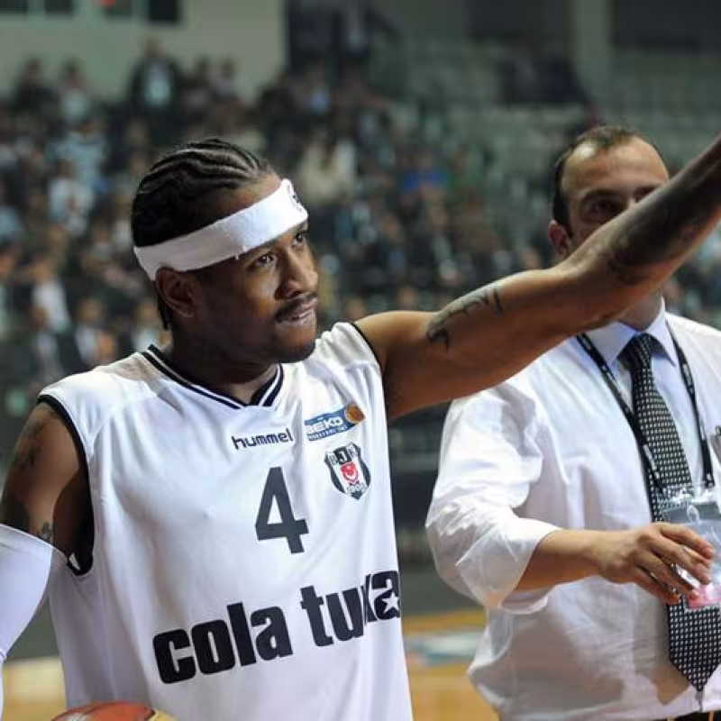 Allen Iverson, en su presentación con el Besitkas