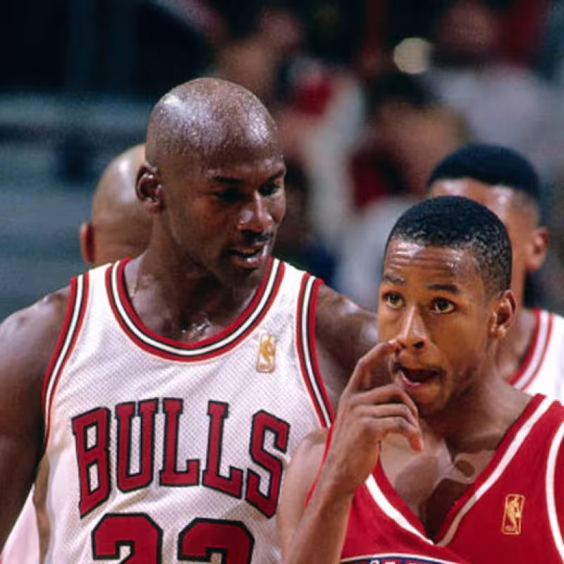Allen Iverson, junto a Michael Jordan.