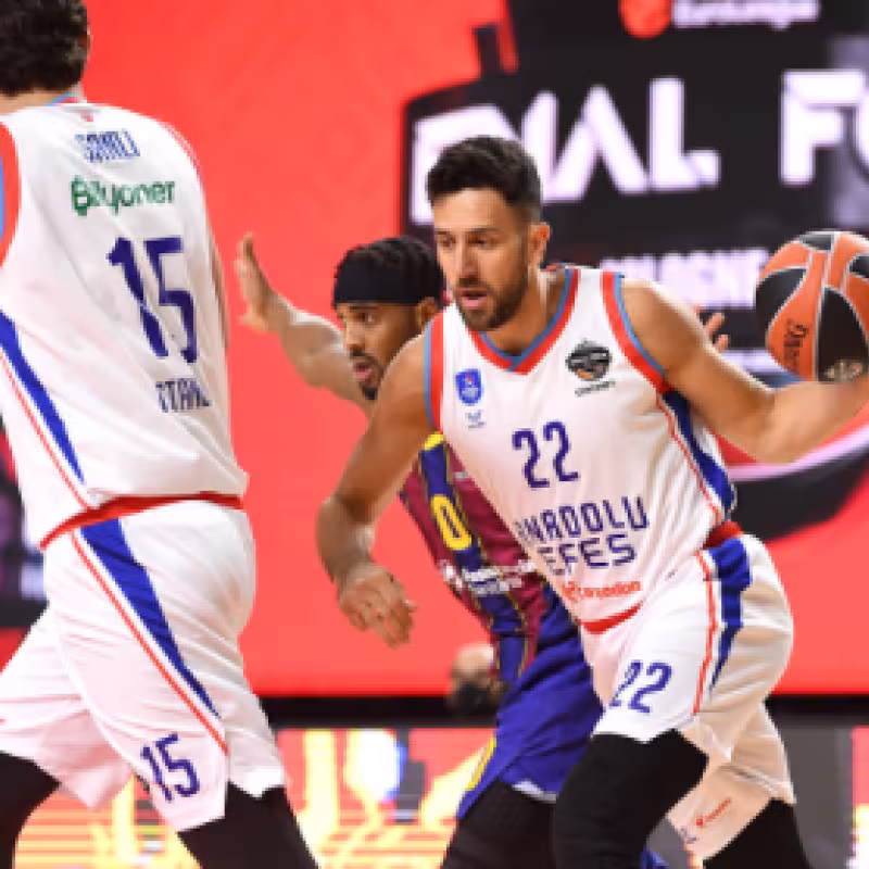 Anadolu Efes se proclama campeón de la Euroliga tras vencer al FC Barcelona