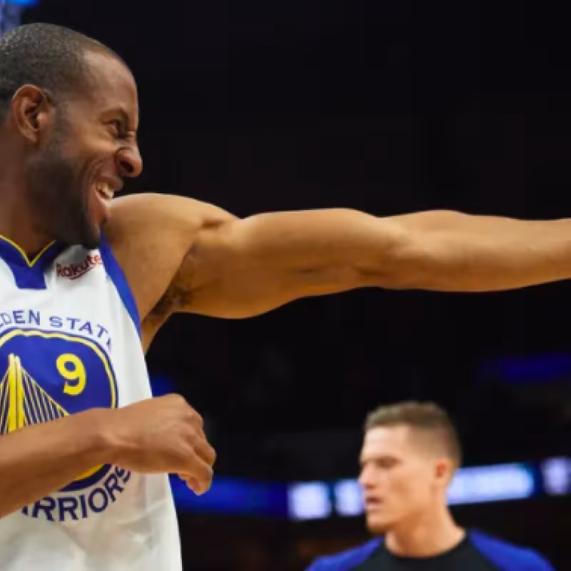 Andre Iguodala, junto a Stephen Curry, en un Heat-Warriors de la pasada campaña.