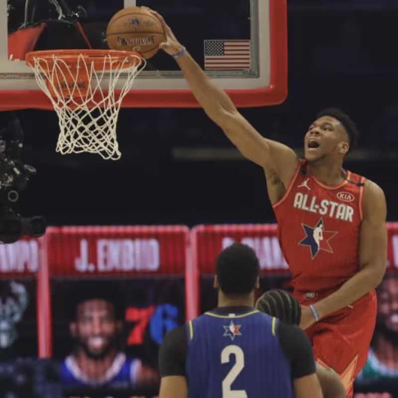 Las desorbitadas donaciones del Team Giannis a causas benéficas