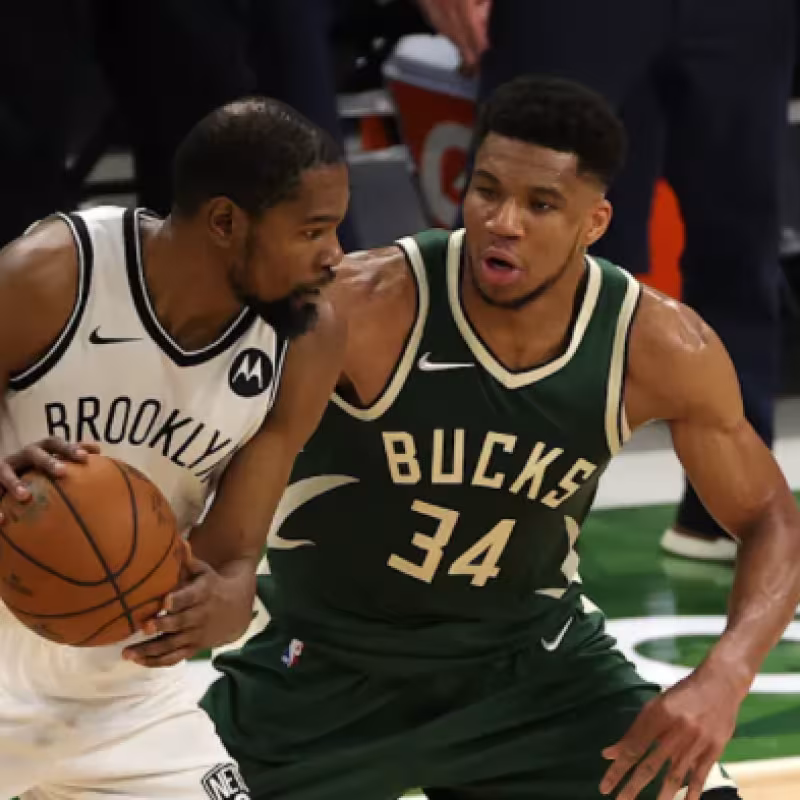 Giannis Antetokounmpo se exhibe y muestra su admiración hacia Kevin Durant