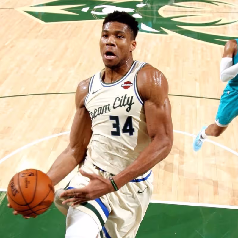 Giannis Antetokounmpo, estrella de los Bucks.