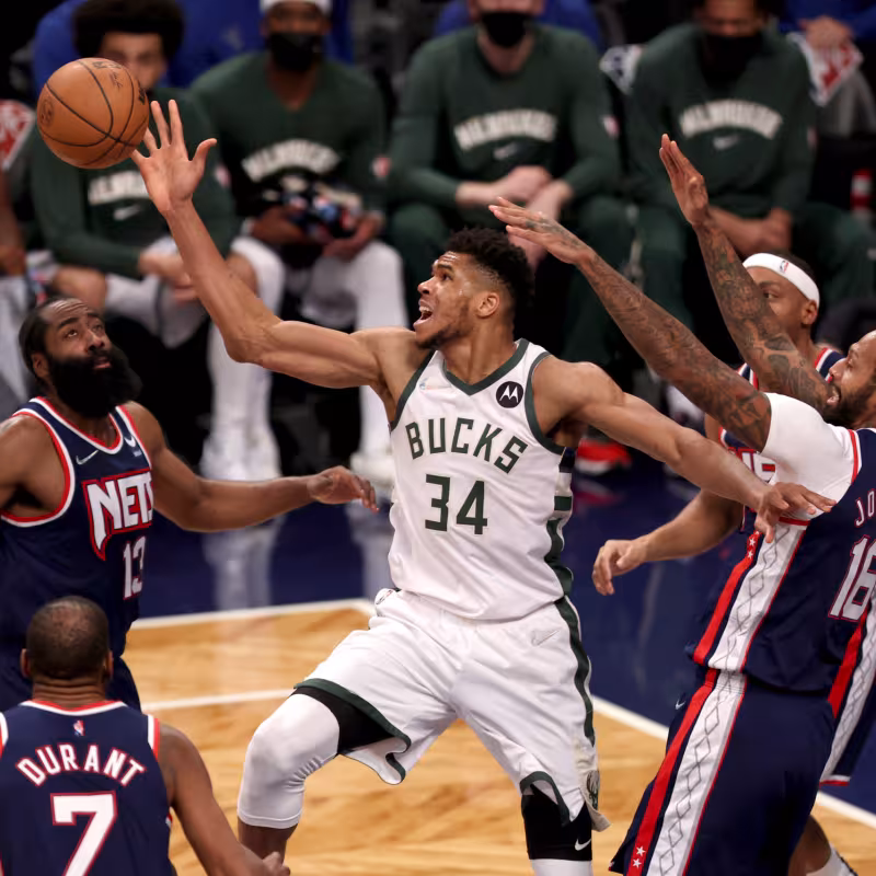 Antetokounmpo y Portis pueden con unos Nets sin Irving