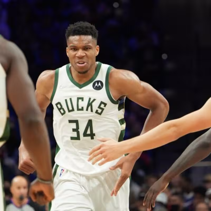 Giannis Antetokounmpo y Grayson Allen. Foto: gettyimages