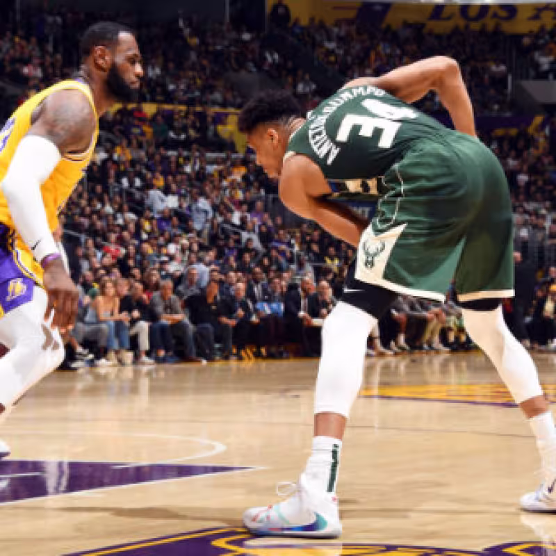 Lebron James y Giannis Antetokounmpo. Foto: gettyimages