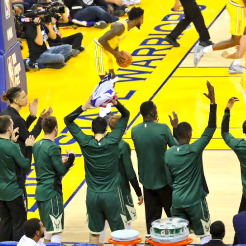 Partidazo de los Bucks ante los Warriors.