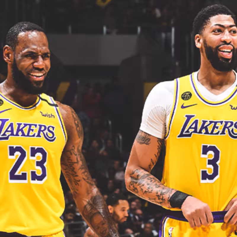 Anthony Davis y LeBron James, en un partido con los Lakers. 