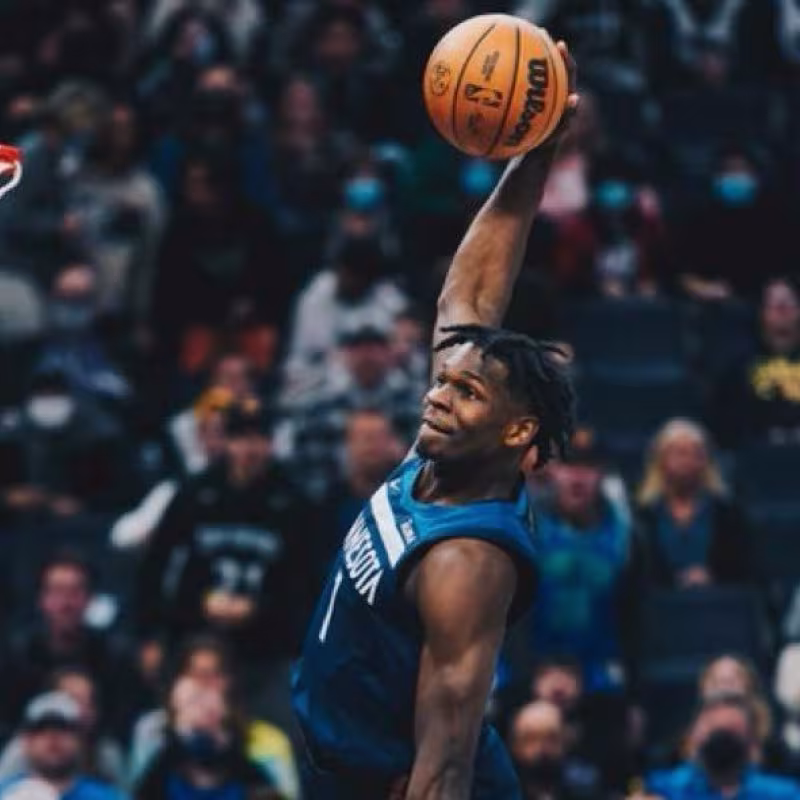 Vídeo: El rookie Anthony Edwards regala, contra los Raptors, el mejor mate de la temporada en la NBA