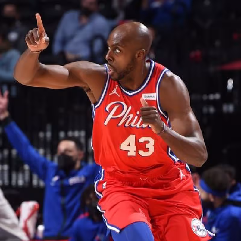 Philadelphia 76ers corta de su plantilla al veterano jugador, Anthony Tolliver