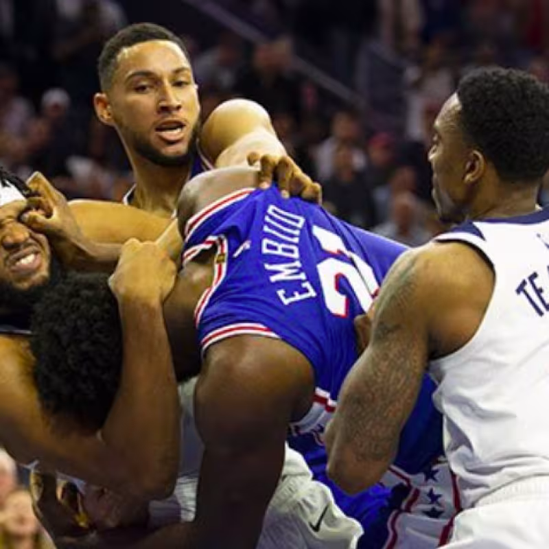 Salen baratas las peleas en la NBA: 2 partidos de sanción para Embiid y Towns