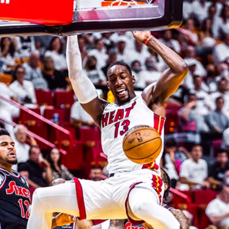Bam Adebayo, estrella de Miami Heat.