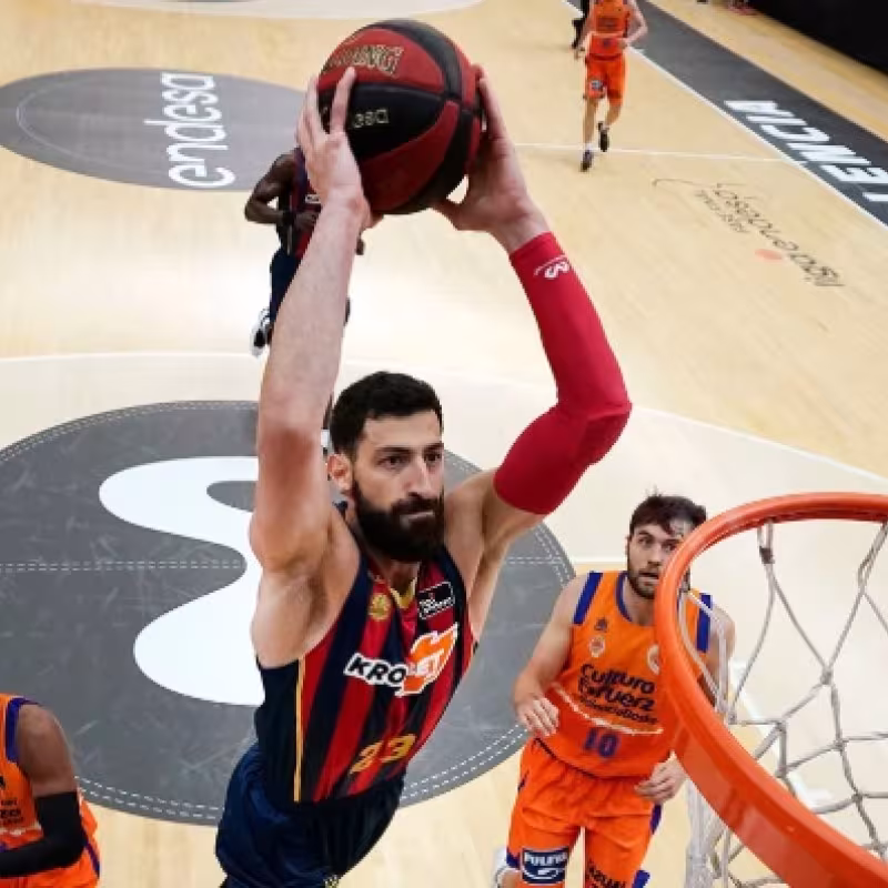 El Baskonia se mete en la final de la ACB tras vencer al Valencia en un partido de infarto (73-75)