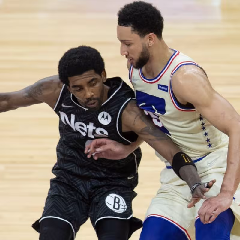 Kyrie Irving y Ben Simmons, dos jugadores que están inmersos en todos los rumores NBA.