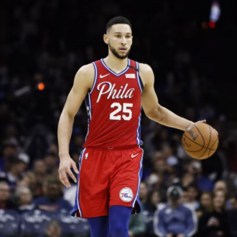 Ben Simmons sube el balón con los Sixers "Foto: Sir Charles In Charge"