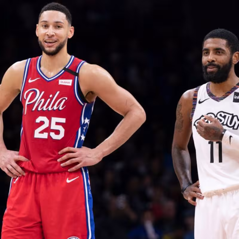 Ben Simmons y Kyrie Irving en un partido.