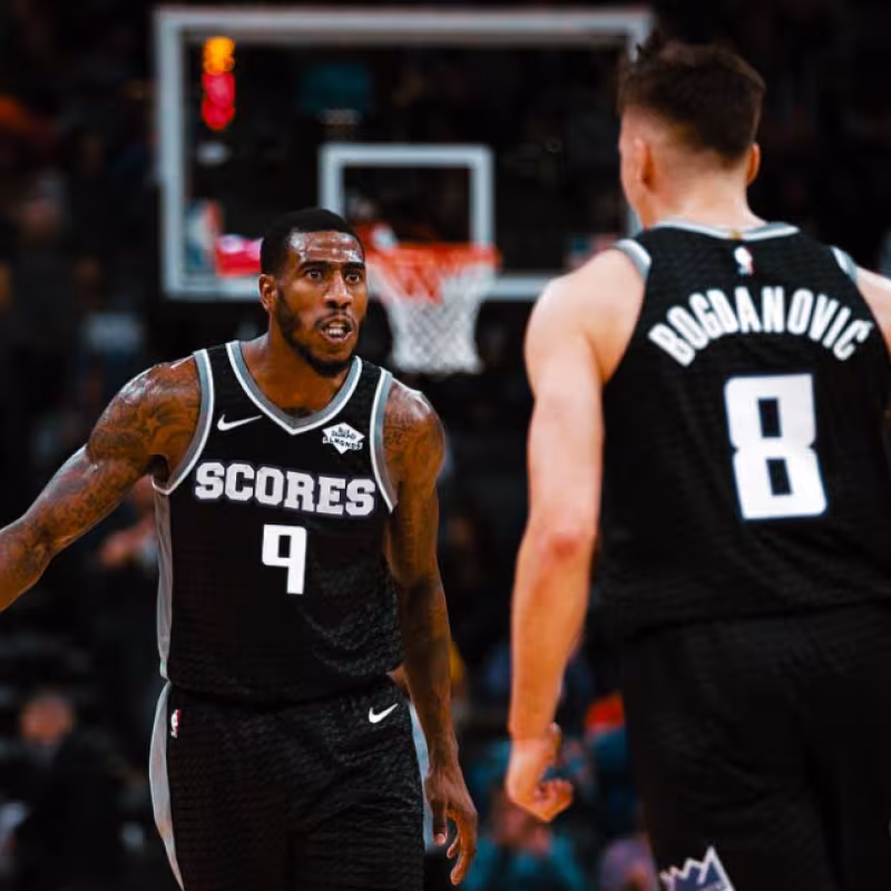 Bogdanovic hiela a los Lakers y mete a los Kings en playoffs