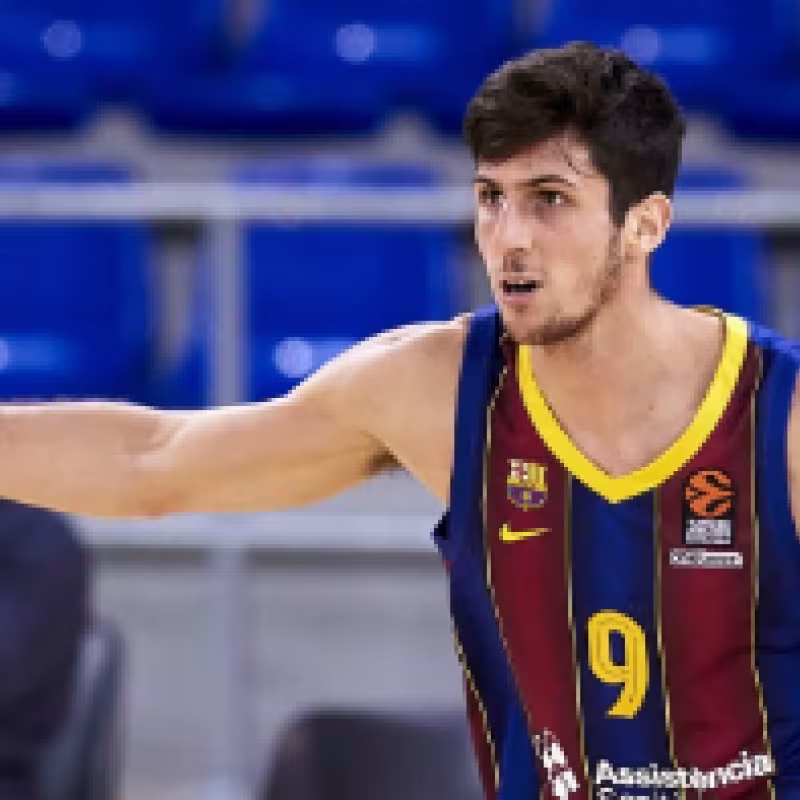 Leandro Bolmaro se queda un año más en el Barcelona