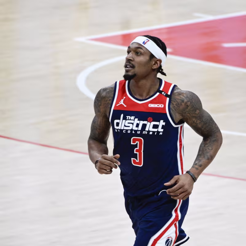 Bradley Beal y una estadística sorprendente cuando anota mucho