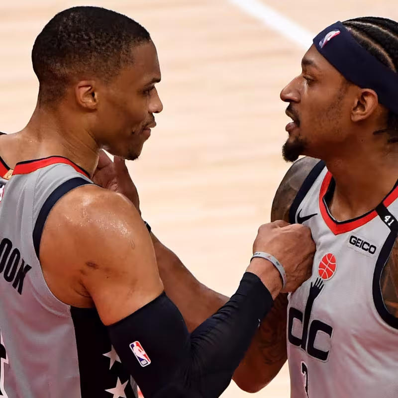 Russell Westbrook y Bradley Beal, excompañeros en Washington Wizards.