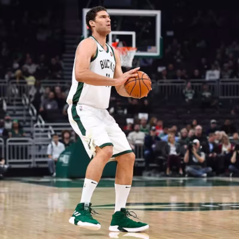 Brook López destrozó a los Raptors.