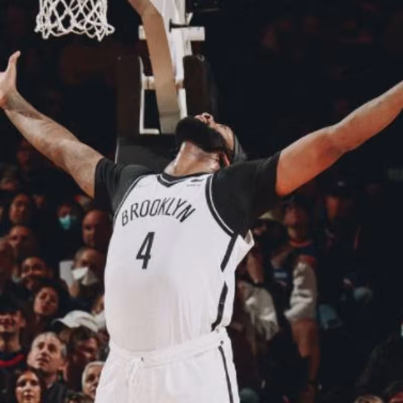 Los Nets de Seth Curry se llevan el derbi de NY ante los Knicks tras una gran remontada