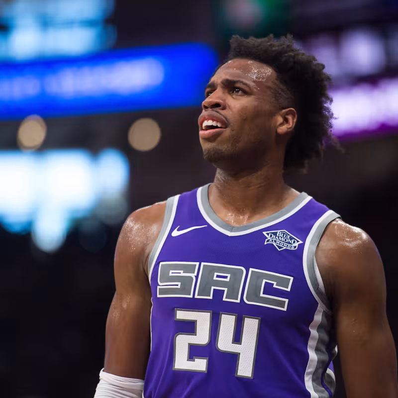 Buddy Hield con los Sacramento Kings.