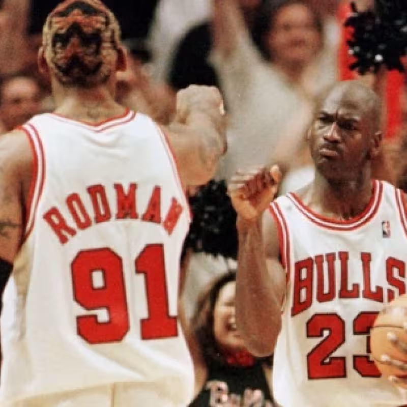 Dennis Rodman y Michael Jordan, ex jugadores de Chicago Bulls.