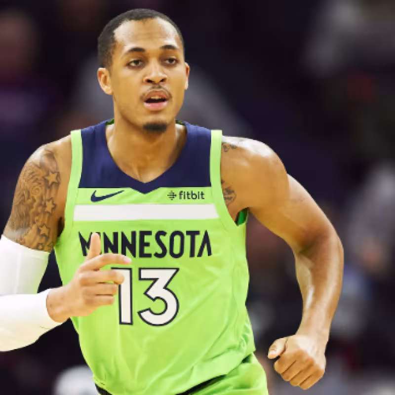 Los Bucks se refuerzan con el aterrizaje de Cam Reynolds