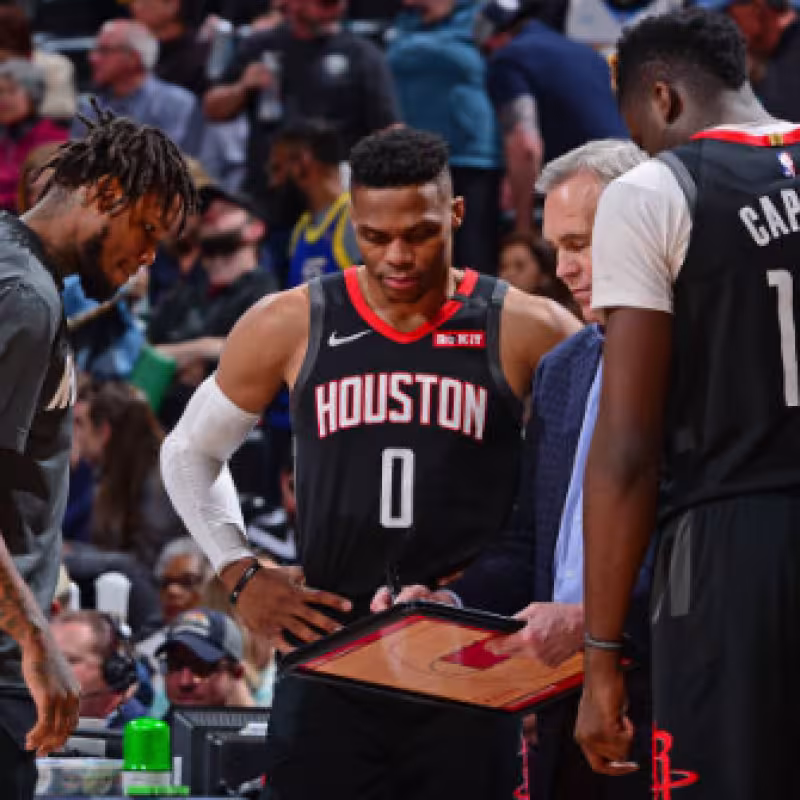 Los Rockets, dispuestos a negociar por una salida de Capela