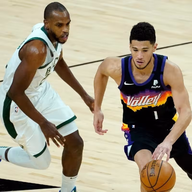¿Cuál es el cara a cara histórico y de esta temporada entre Phoenix Suns y Milwaukee Bucks?