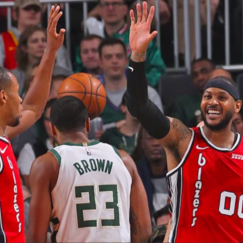 El tremendo tapón de Brook López a Carmelo Anthony 