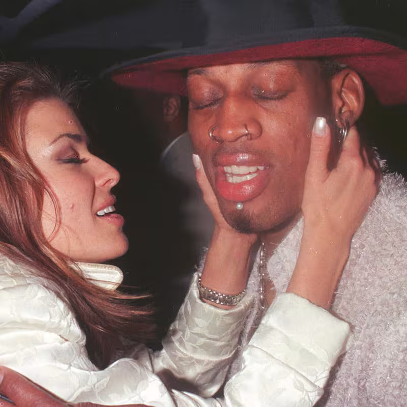 Carmen Electra: "Llamaron a la puerta, era Michael Jordan, así que me escondí detrás del sofá". 
