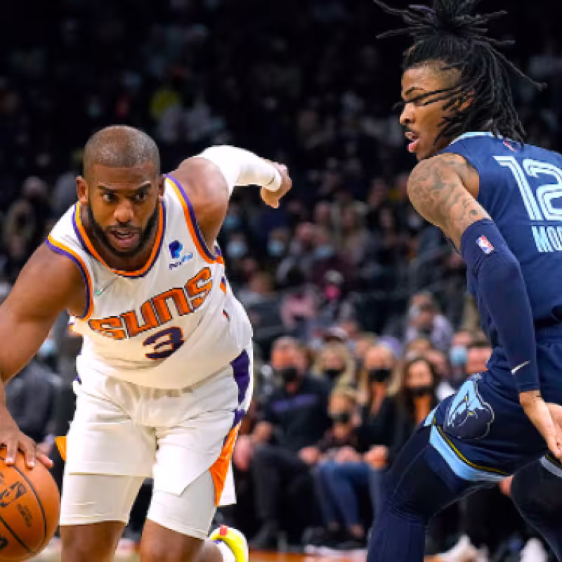 Chris Paul, frente a Ja Morant, en un Suns-Grizzlies. 