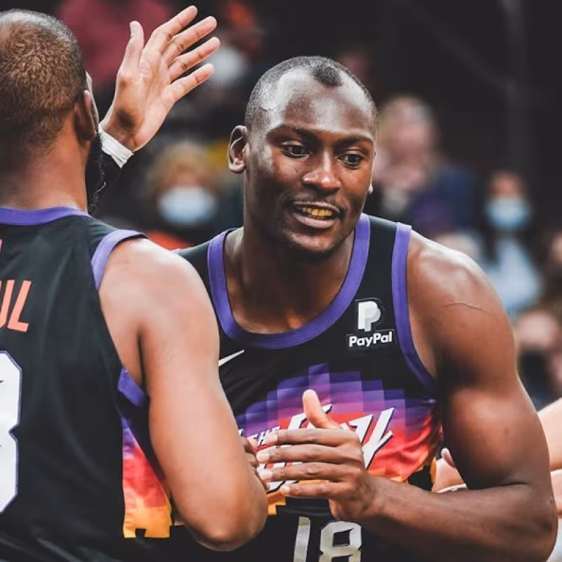 Chris Paul frente a Ricky Rubio en el Suns vs Timberwolves.