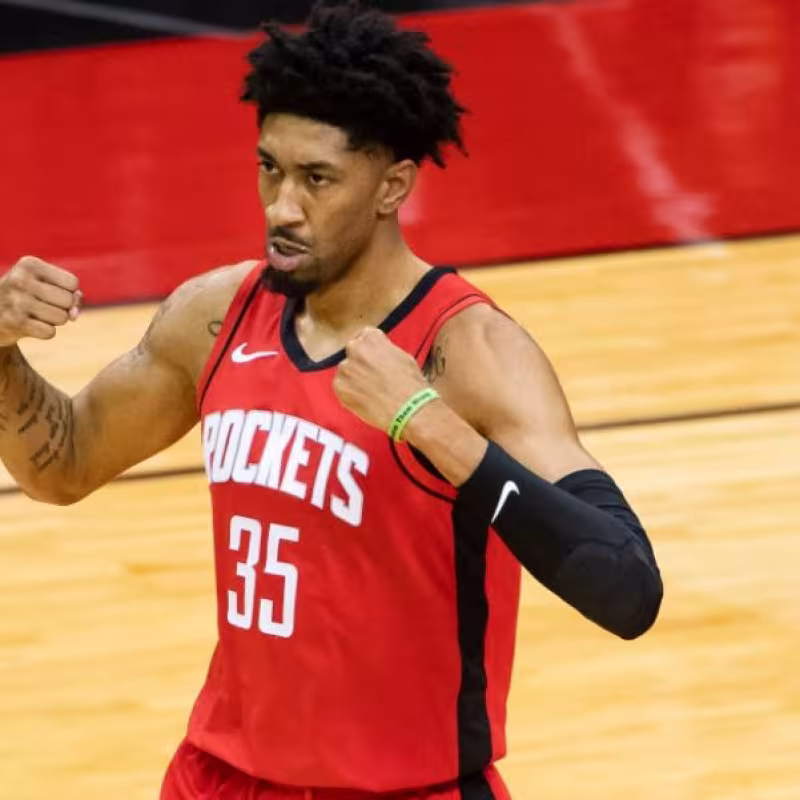 Christian Wood celebra una canasta con Houston Rockets "Foto: John Hockenberry"
