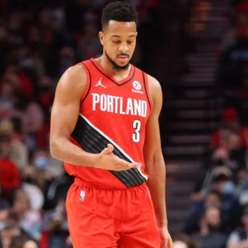 CJ McCollum y Jamal Murray durante un partido de las Semifinales de Conferencia.