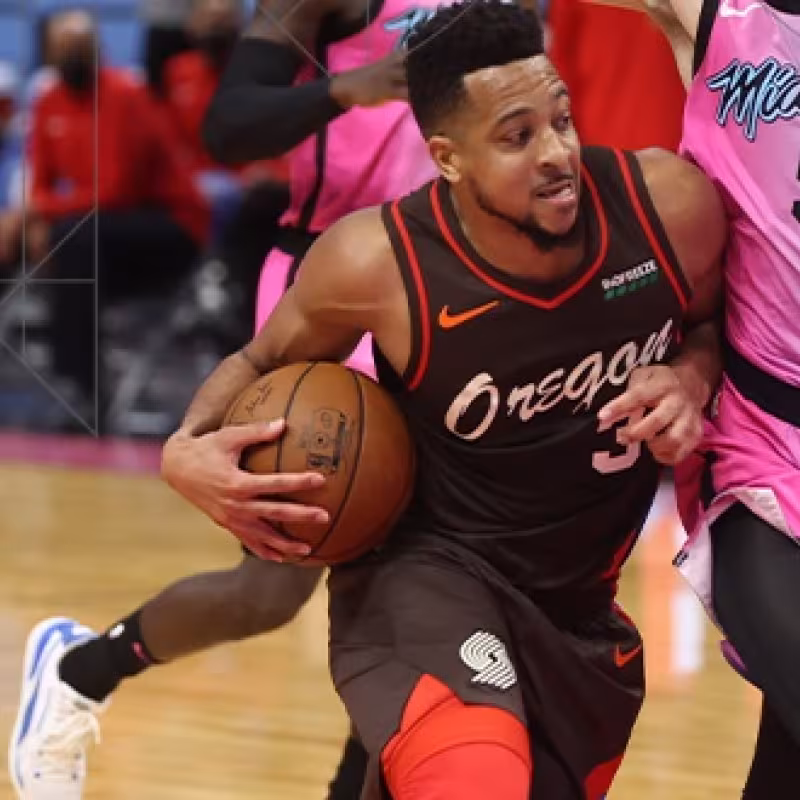 CJ McCollum y Carmelo Anthony brillan en el triunfo de los Blazers sobre Miami Heat (125-122) 