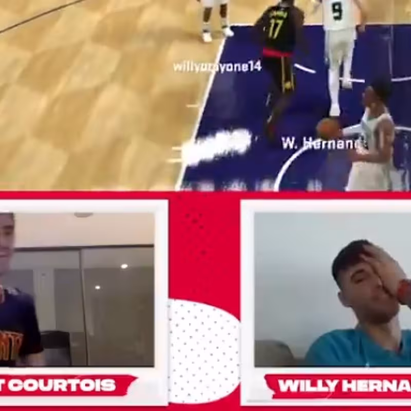 El jugador del Real Madrid Thibaut Courtois y Willy Hernangómez se baten a duelo en el NBA 2K20
