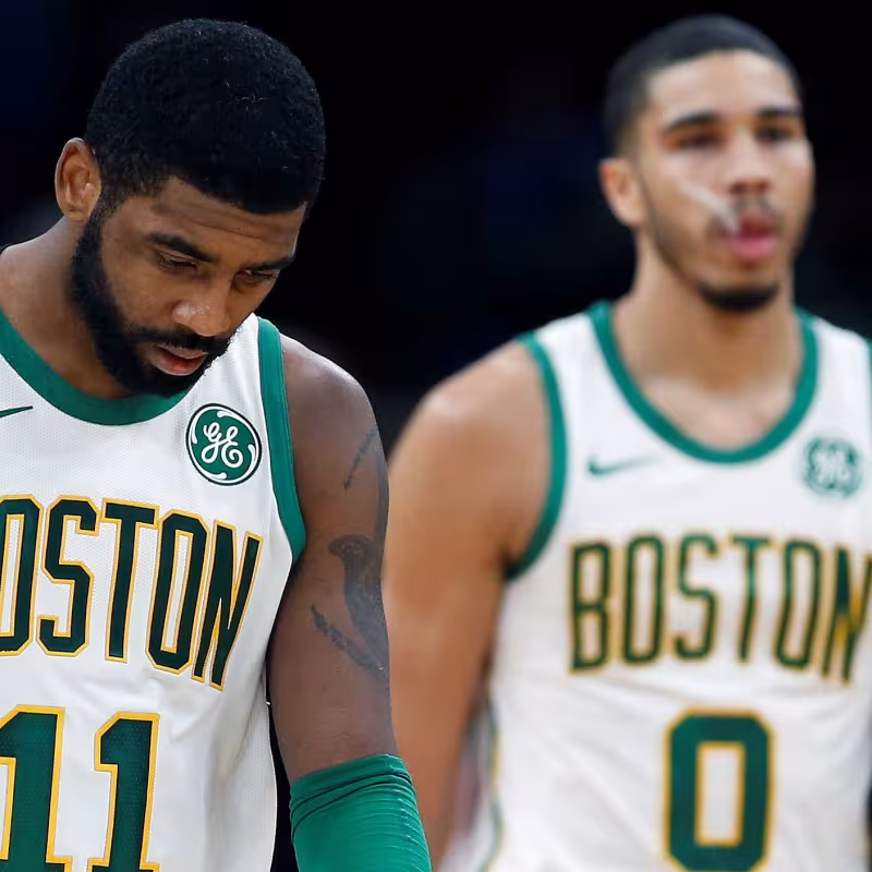 Kyrie Irving y Jayson Tatum, estrellas de Boston Celtics
