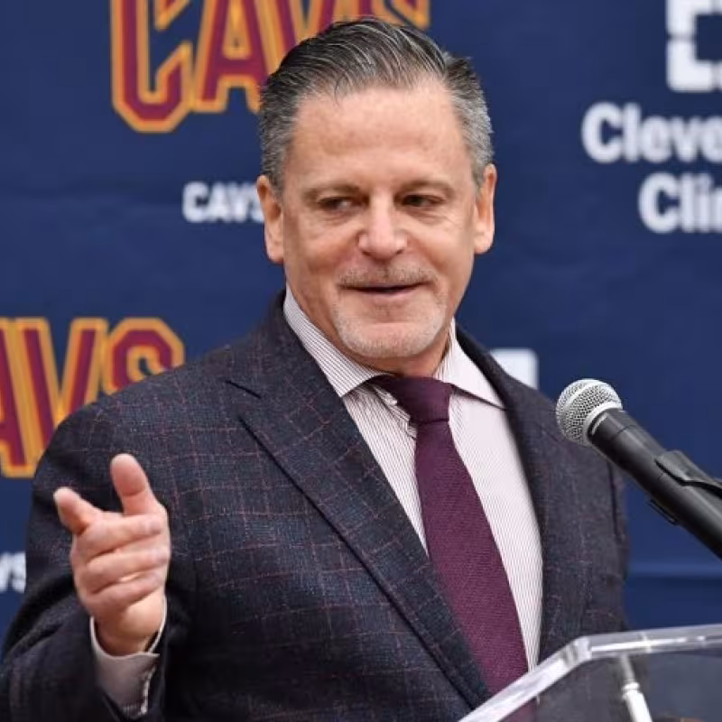 Los Cavs aprovechan su estancia en Detroit para visitar a Dan Gilbert durante su recuperación